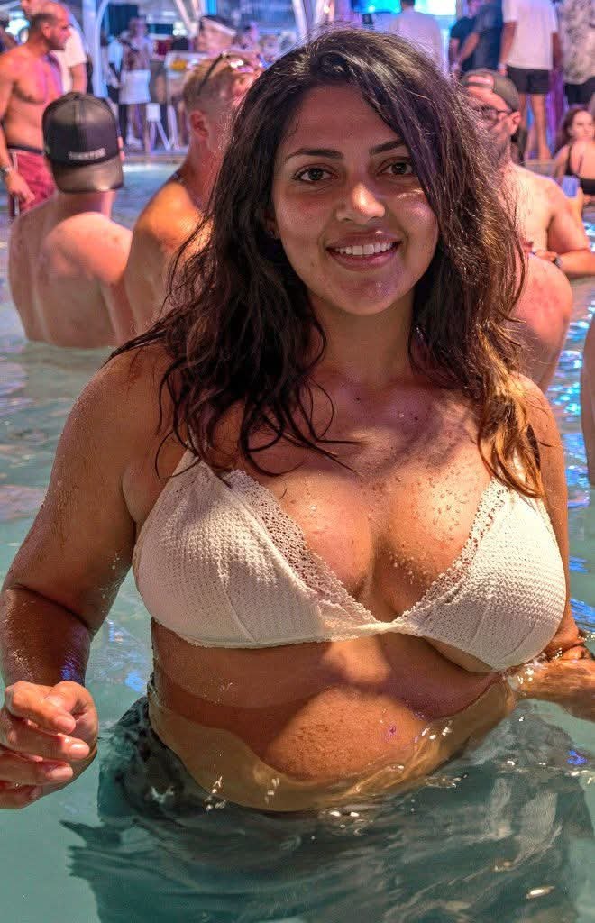 Abyssleader10's tweet photo. Mallu chick who have  conquered  Indian Cinema ~ Amala Paul 🤤🤤

34-year-old Mallu - A thread 🧵🥵 https://t.co/Kd0cs8emhx