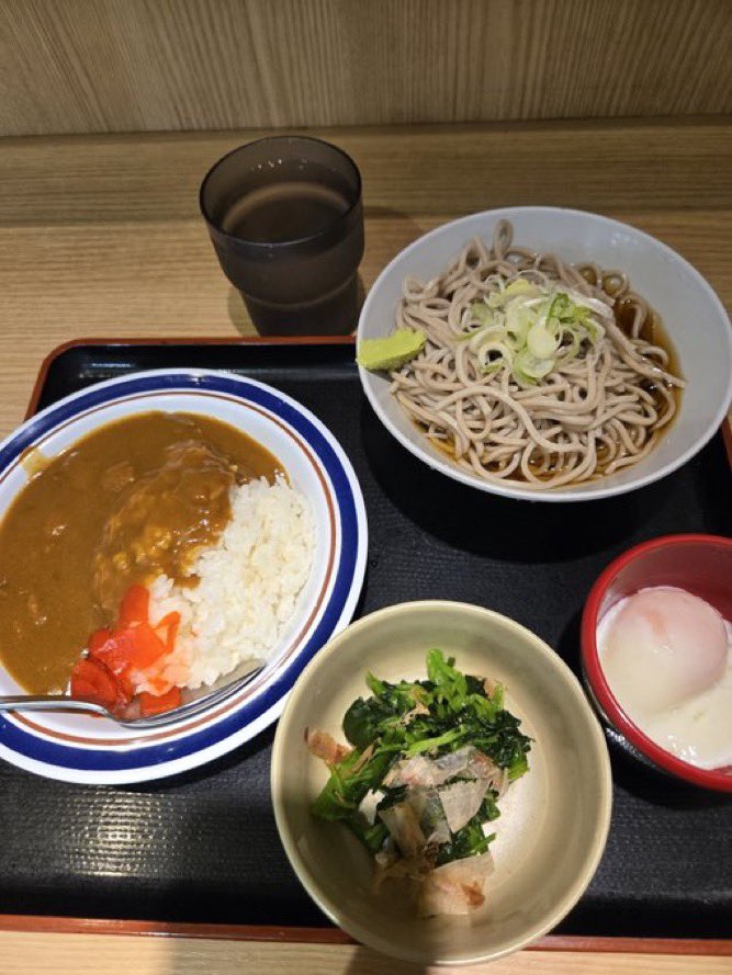 ay11___09's tweet photo. 旅行中の間食と朝食。 https://t.co/j9Hy6aRNqV