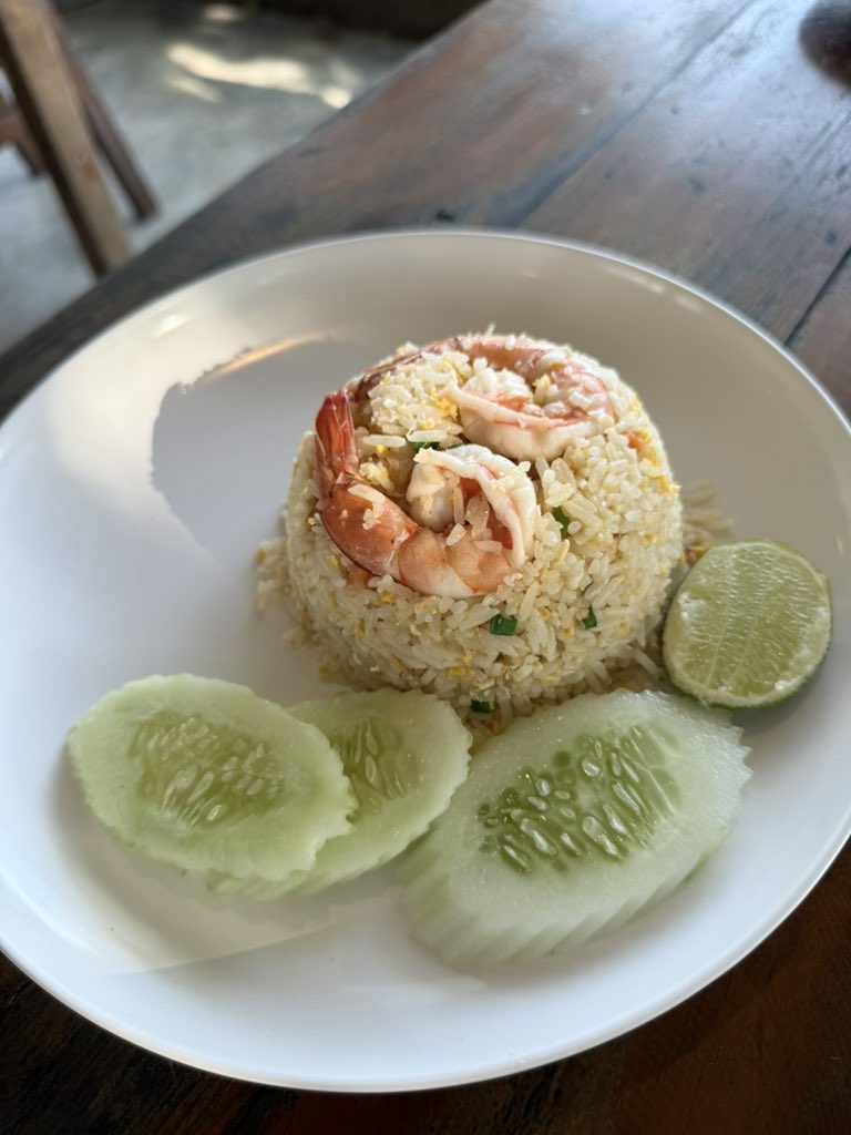 PKrittanun's tweet photo. ข้าวผัดทะเล กุ้ง+ปู where is ปู https://t.co/Ebx4z3uOSF