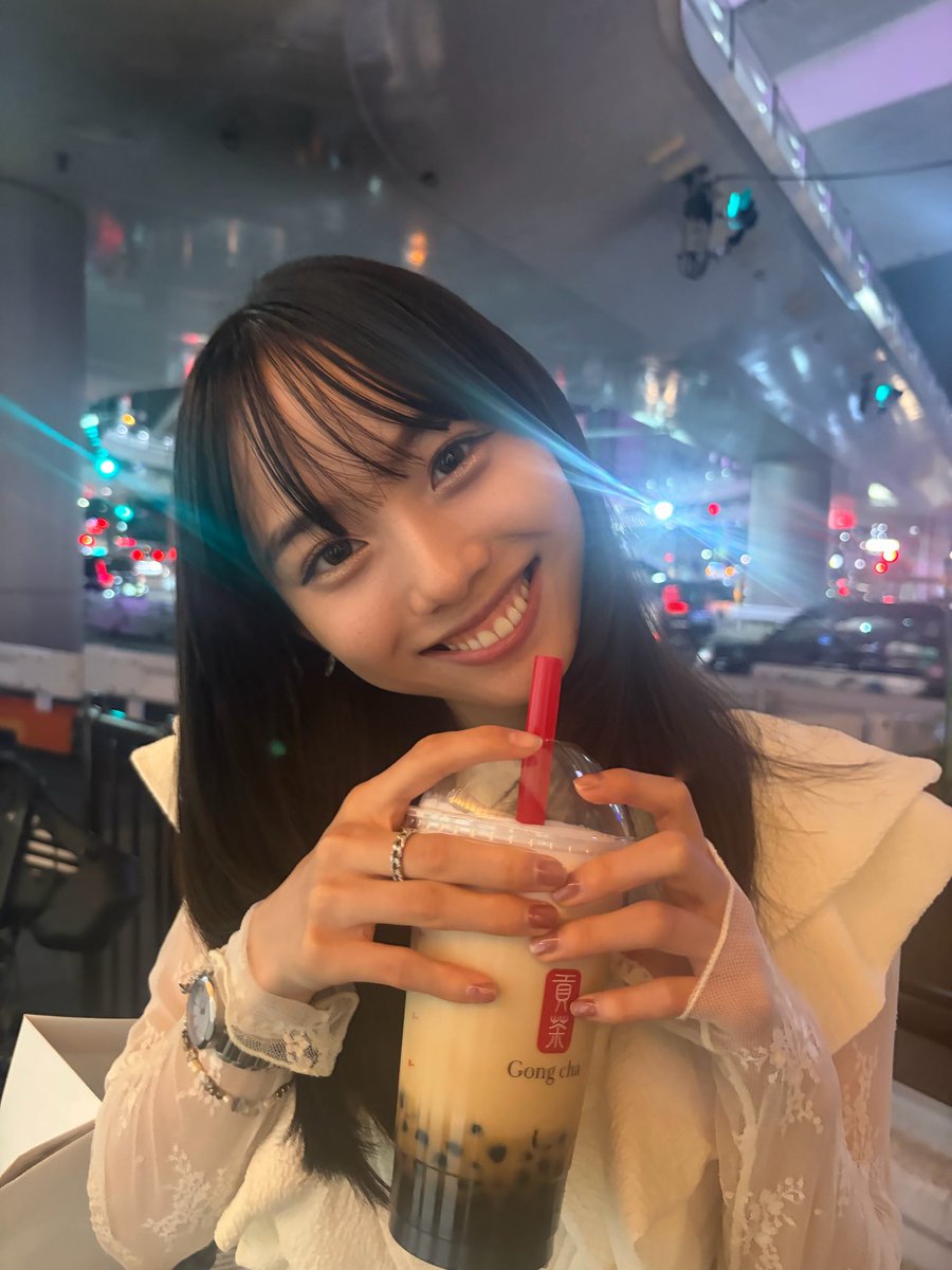 Reiyo_official's tweet photo. 決定的瞬間📸
この子←が→こう成長しました
おばあちゃん家から出てきた子供の頃の写真👧🏻笑笑  仮面ライダーもトミカも楽しかった大切な思い出です😽 お兄ちゃんとよく戦ってたなぁ笑笑 未だにゲームは兄を超えるぐらい好きだもんね笑笑 Reiyo  #松本麗世 https://t.co/QOUtnBa6cX