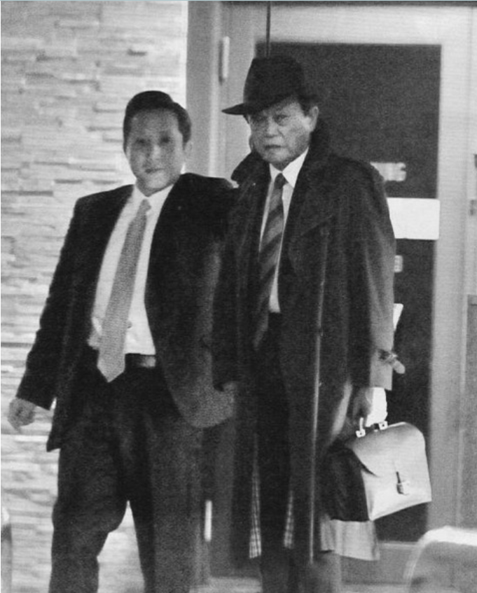 ichiguu's tweet photo. 麻生太郎は毎晩の様に愛人の雀部敏子の
バーに通っていました！
遣りたい放題だ！
こんなのがのさばる自民党に政権を
任せる事は出来ん！
打倒､自民党！打倒､高市早苗内閣！

麻生太郎の愛人は東京・六本木のサロン（バー）のオーナーママを務める雀部敏子（ささべ としこ）https://t.co/2MYC5RvF4b https://t.co/fvH1cCW2ke