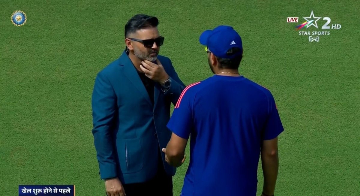 mufaddal_vohra's tweet photo. Rohit Sharma with Parthiv Patel before the match. https://t.co/1bfwFkmnXU