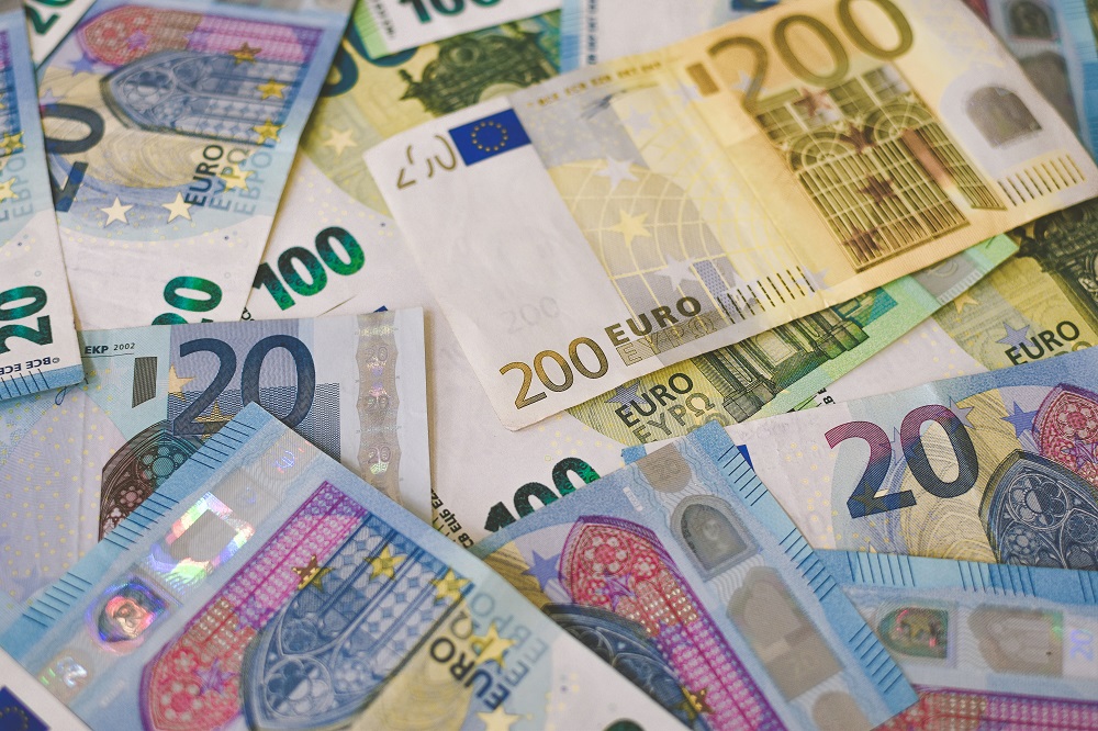 NERI_research's tweet photo. The #Budget2027 online NERI Post Budget Analysis - 8 Oct at 15:30. Presentations by Michael Taft &amp; Daniel Higgins @siptu &amp; Susanne Rogers @socialjusticeI with @TomAMcDonnell1 as chairperson. Registration here - https://t.co/noH9qKOu34 @notesonthefront https://t.co/IvHrLLY7Df