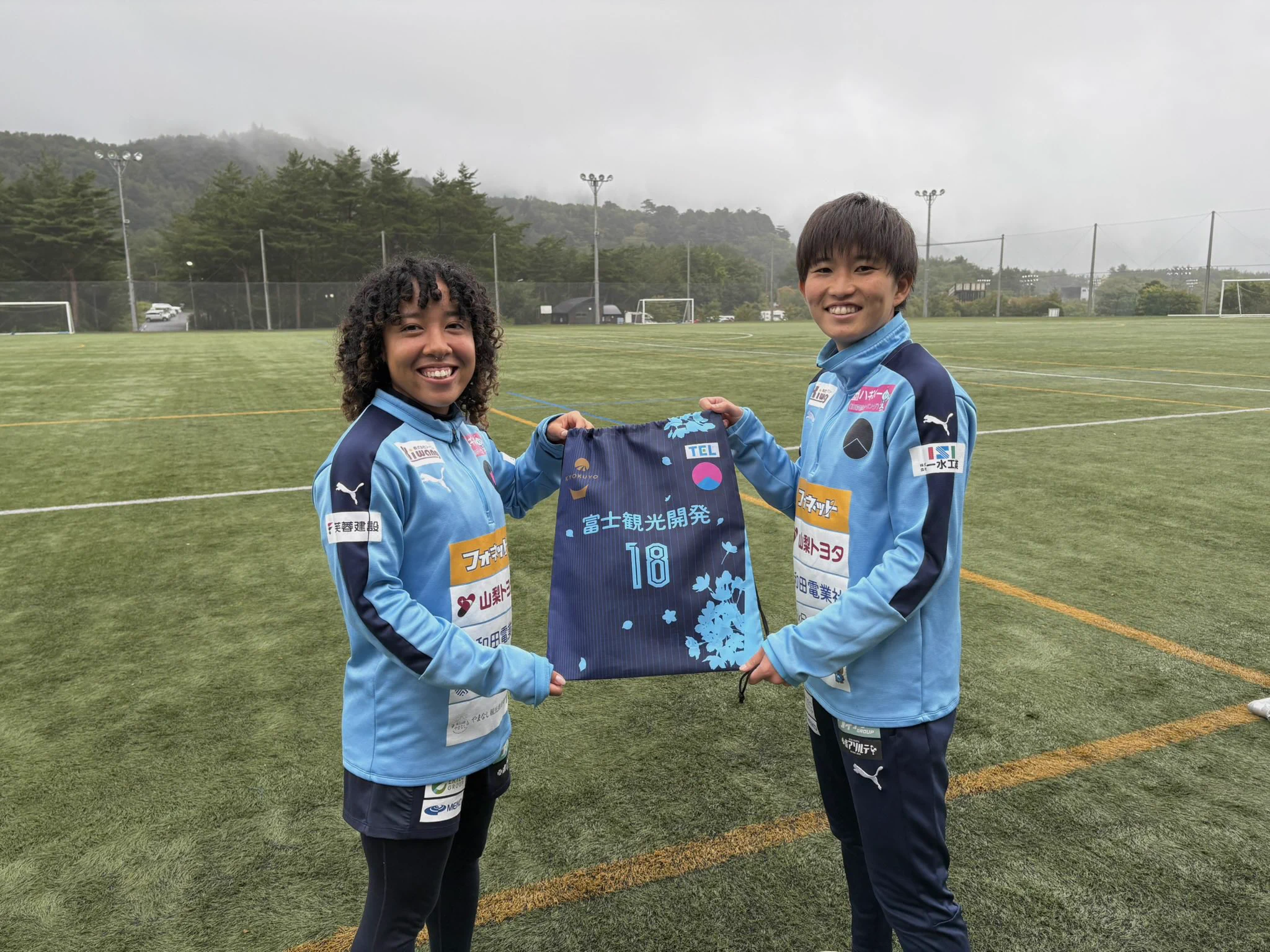 LESSERAFIM サッカーユニフォーム　ナップサック　トレカ　サクラ FCふじざくら山梨 on X: 