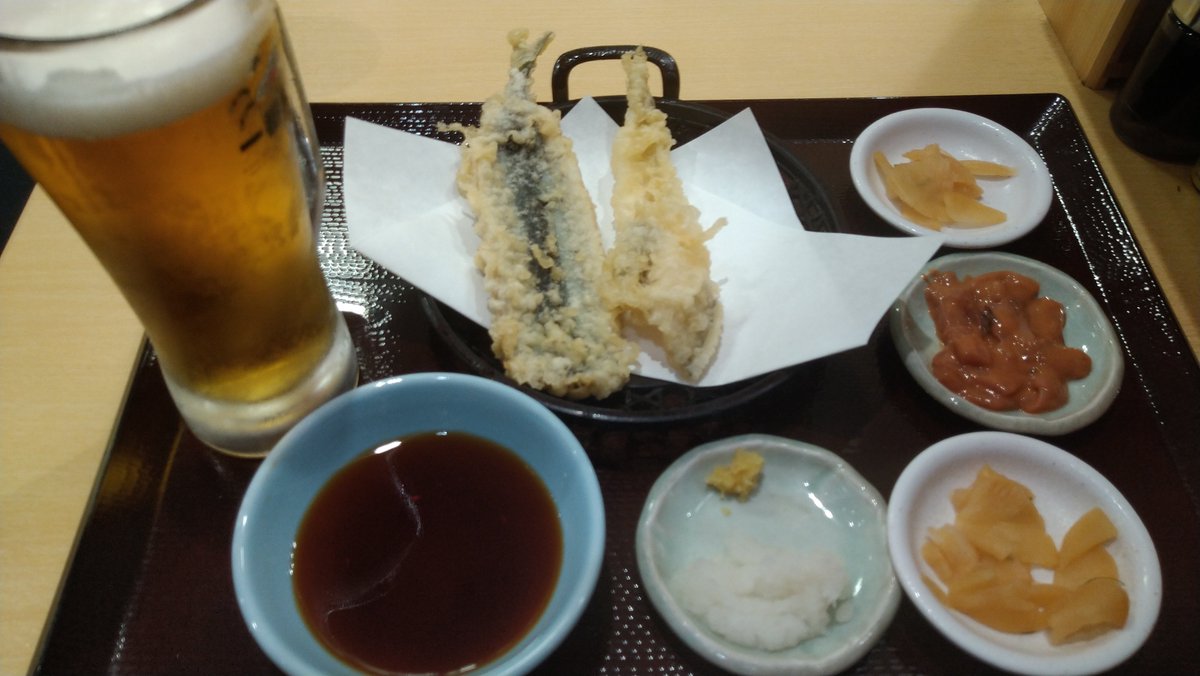 moni_manma's tweet photo. ちょいのみ秋の生ビールセットッす✌
わたしは秋刀魚天に惹かれましてッす✨️
てんやッす✨️ https://t.co/2NQmbR6aiU