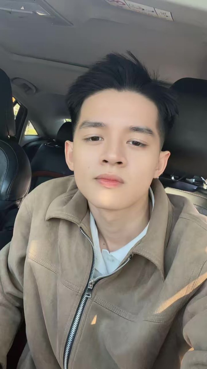 Luowng_04's tweet photo. nay mưa buồn quá có kèo gì không ta https://t.co/dJu849ZZht