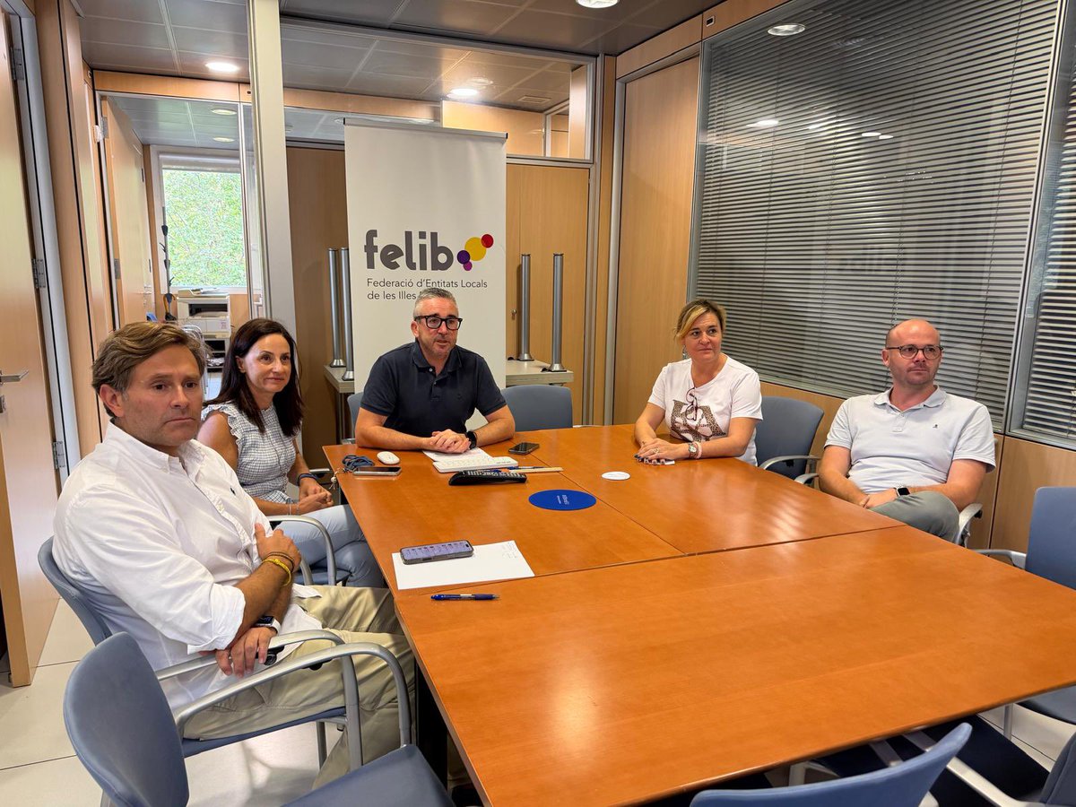FELIB_info's tweet photo. Constituïm la Mesa de Contractació per avançar en el nou Acord Marc per al subministrament de mobiliari urbà i equipaments per als espais públics. 
L’objectiu: facilitar i agilitzar la contractació dels ajuntaments per equipar carrers, places, espais naturals i zones del litoral https://t.co/36sFwMaFWn