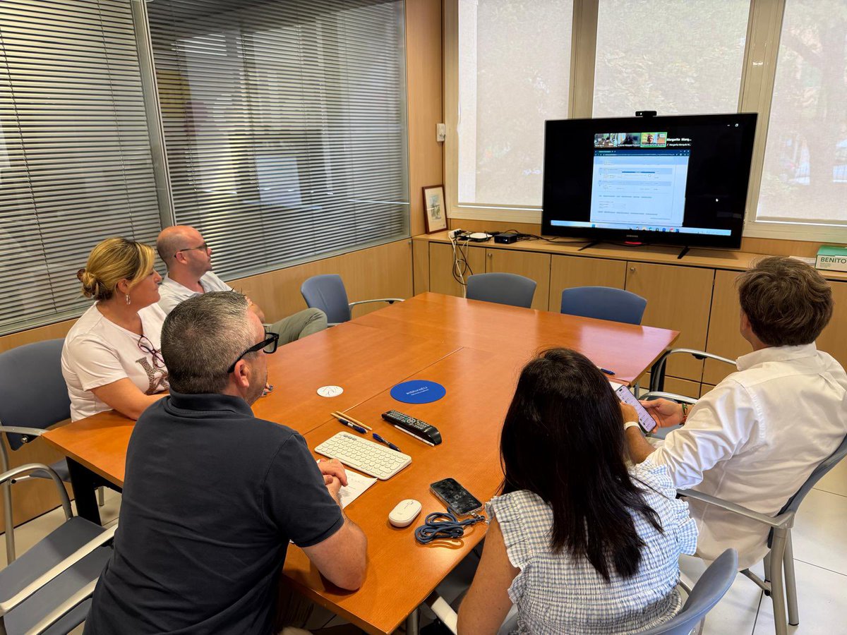 FELIB_info's tweet photo. Constituïm la Mesa de Contractació per avançar en el nou Acord Marc per al subministrament de mobiliari urbà i equipaments per als espais públics. 
L’objectiu: facilitar i agilitzar la contractació dels ajuntaments per equipar carrers, places, espais naturals i zones del litoral https://t.co/36sFwMaFWn