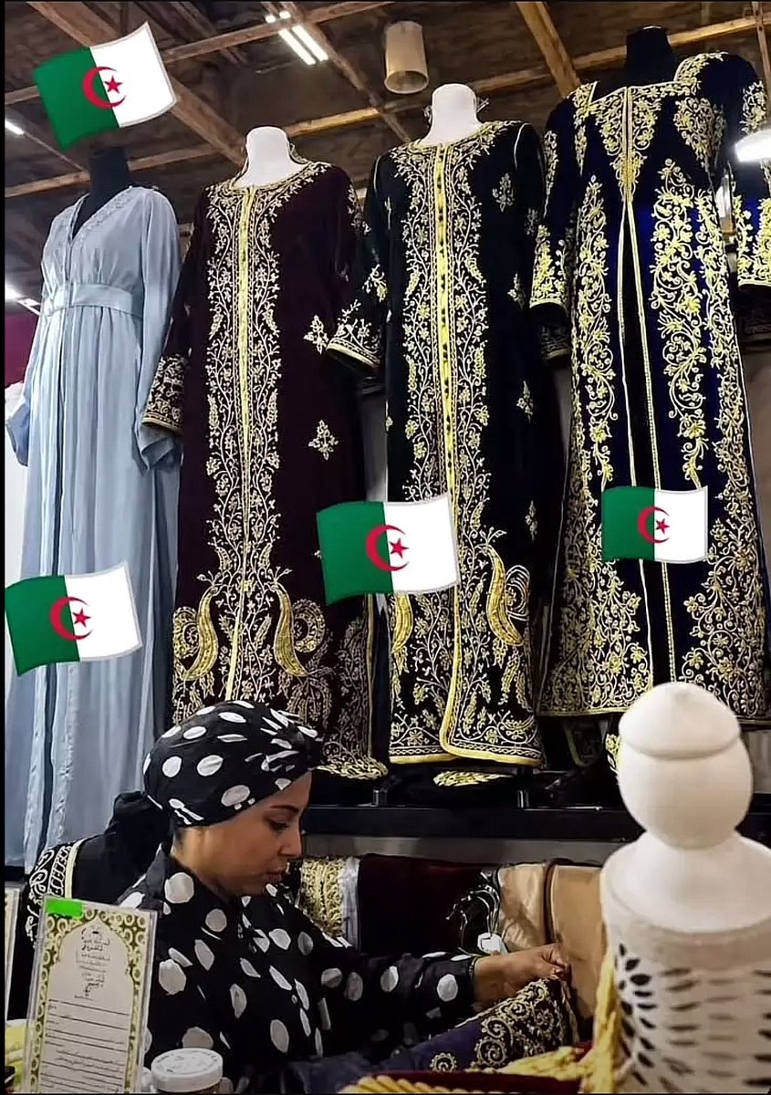 Ss3334445555's tweet photo. Foire de Paris. Stand algérien (à gauche) avec des caftans soignés bien taillés cousus à la main et stand marocain (a droite) copie bas de gamme extra large cousu à la machine. Nous ne sommes pas les mêmes https://t.co/JwPjEs7rHD