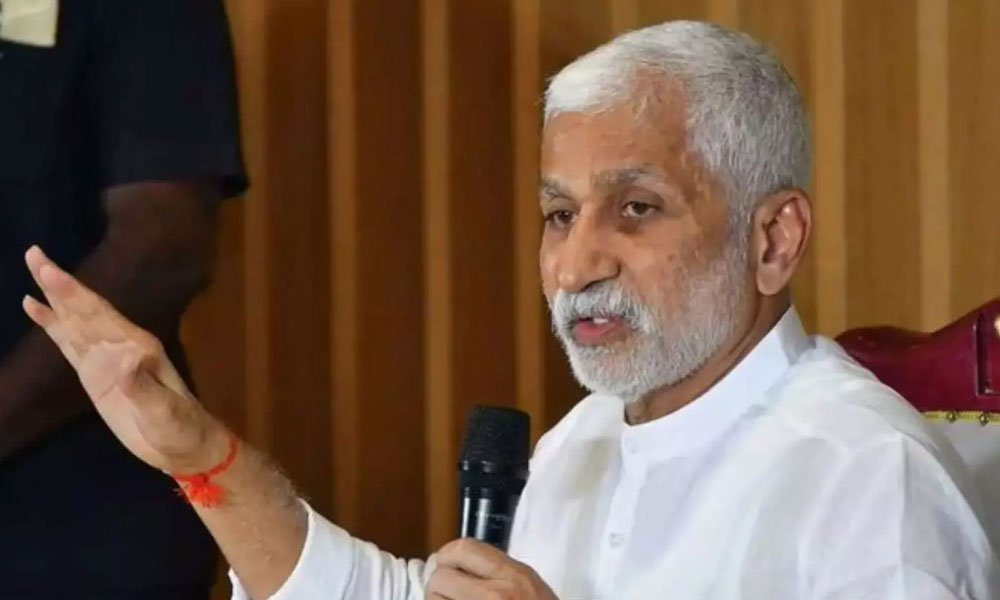 Telugu360's tweet photo. విజయసాయిరెడ్డి దృష్టిలో జగన్ రెడ్డి ఇక రెడ్డి కాదు.. క్రిస్టియన్!

ఏపీలో కమ్మ, క్రిస్టియన్లు మాత్రమే అధికారంలోకి వస్తున్నారని విజయసాయిరెడ్డి విశాఖ మీడియా సమావేశంలో నొక్కి చెప్పారు.

ఇప్పటివరకు కమ్మ, రెడ్డి అనే మాటలు వినిపించేవి. ఇప్పుడు రెడ్డికి బదులు క్రిస్టియన్ అనే మాట తీసుకువచ్చారు విజయసాయిరెడ్డి. అంటే వైఎస్ రాజశేఖరరెడ్డి, వైఎస్ జగన్ క్రిస్టియన్లు అని ఆయన నేరుగానే చెప్పారు.

రెడ్ల ఆత్మగౌరవం అంటున్న విజయసాయిరెడ్డి.. రెడ్డి వర్గ ఓటు బ్యాంకును సొంత ఆస్తిగా భావించే వైఎస్ కుటుంబం  రెడ్డి కాదని తేల్చేశారు.

ఇక రెడ్డి వర్గానికి నాయకత్వం వహించడానికి రెడీ అవుతున్నారా?

#VijayasaiReddy #YSJagan