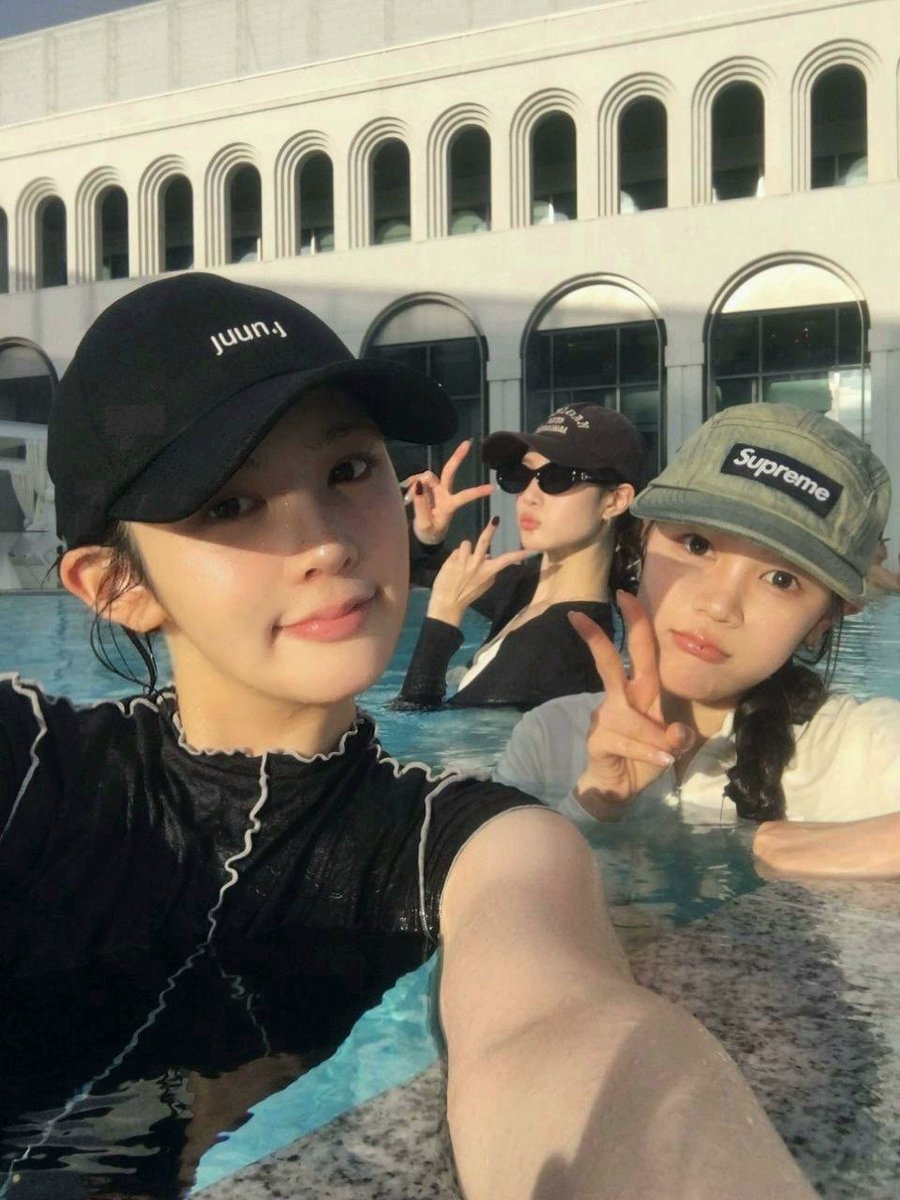 juuuniy's tweet photo. 웃겨댐질것같다 https://t.co/LfIdONPmkr