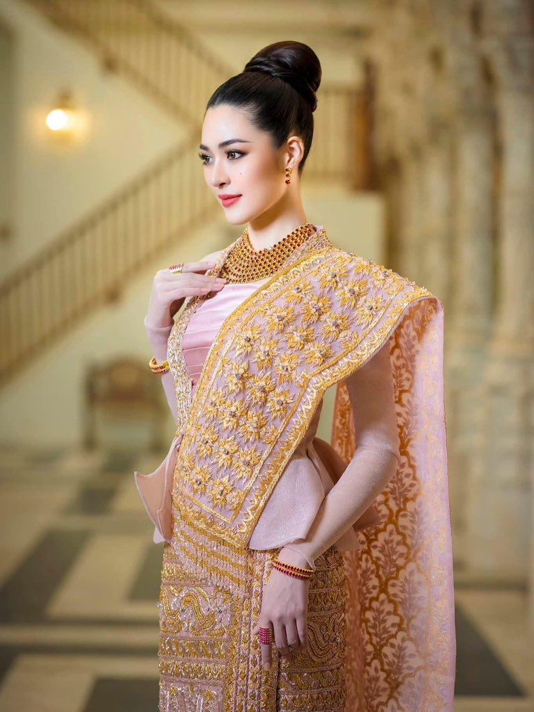 LingOrmMMFC's tweet photo. This photoshoot took place in 2022 and was recently re-uploaded by the designer. P'Ling  wore our traditional bridal attire for designer Oak Karr 💛

#Linglingkwong‌ https://t.co/wcjEvJO1rL