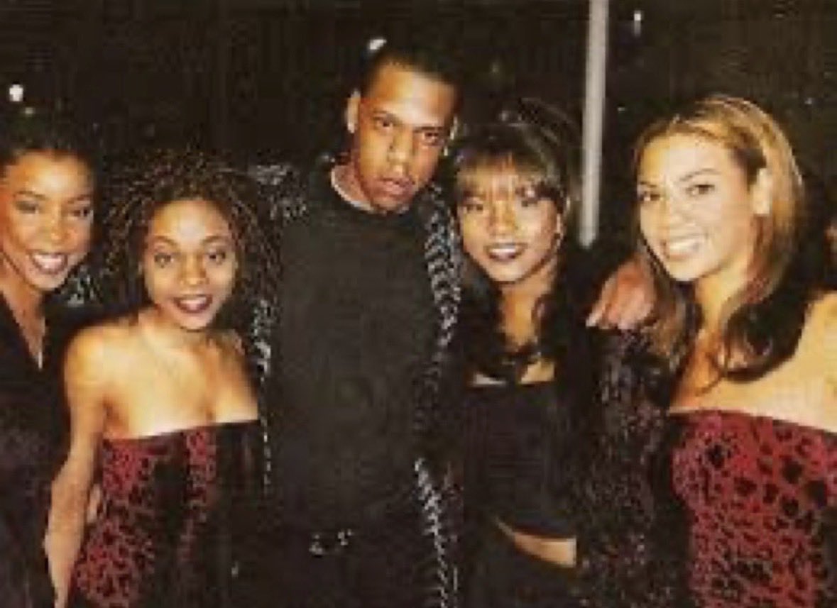 stfu_4ndy's tweet photo. @MessiFenty are u dumb https://t.co/XlcWQQyjBq