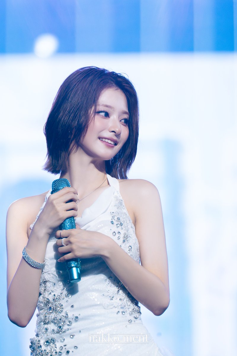 nakkoment's tweet photo. 260904 Tommorow Glow 나경 HQ
#fromis_9 #프로미스나인 #이나경 #LEENAGYUNG https://t.co/ea1VCTJi8q