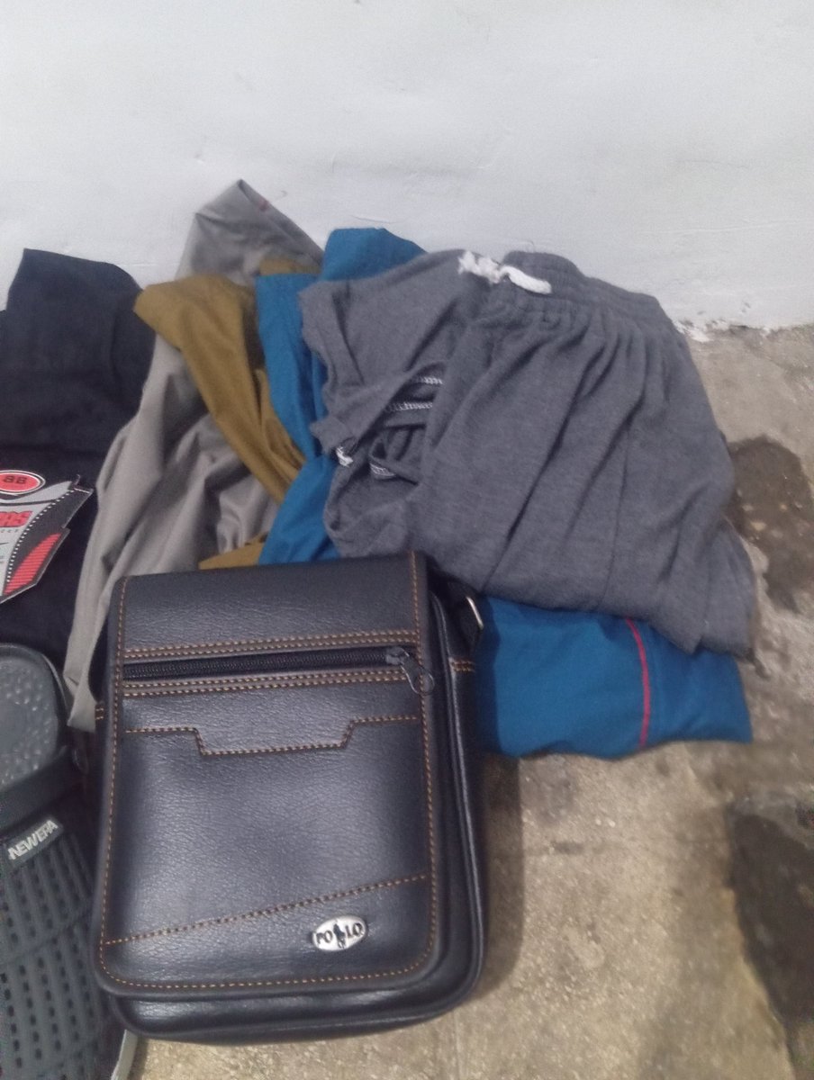 imasputra12's tweet photo. Alhamdulillah
Terima kasih kakak-kakak yang sudah support Imas🙏🏻🙏🏻
Hari ini Imas membelikan sandal buat ibu, adik, tas, kaos dan celana pendek buat Imas
Semoga Allah membalas semua kebaikan kakak- kakak.. Aamiin🤲🏻🤲🏻🤲🏻
#rezeki #bisu #tuli #ibu #beli https://t.co/cK31mrswi9