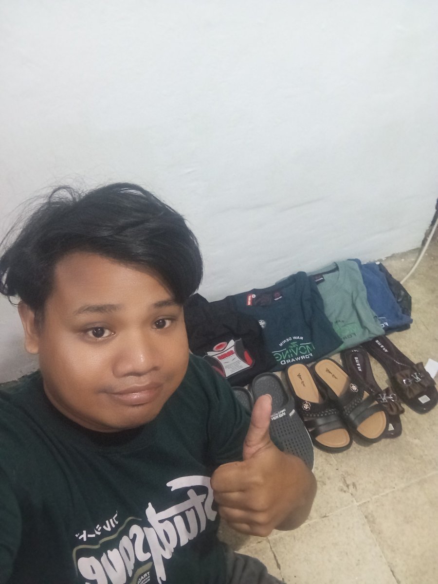 imasputra12's tweet photo. Alhamdulillah
Terima kasih kakak-kakak yang sudah support Imas🙏🏻🙏🏻
Hari ini Imas membelikan sandal buat ibu, adik, tas, kaos dan celana pendek buat Imas
Semoga Allah membalas semua kebaikan kakak- kakak.. Aamiin🤲🏻🤲🏻🤲🏻
#rezeki #bisu #tuli #ibu #beli https://t.co/cK31mrswi9