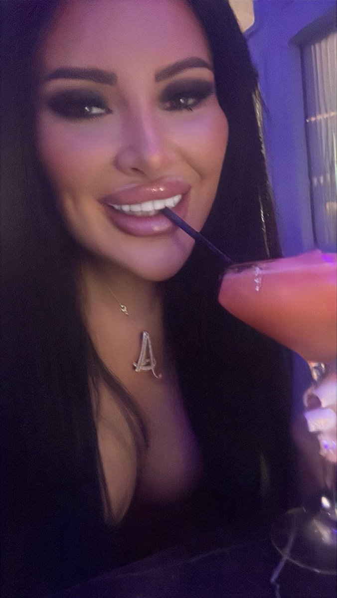 inkedddoll's tweet photo. Where's my birthday treat?😈https://t.co/1u0xZnE2oN https://t.co/khjbjl2NQe