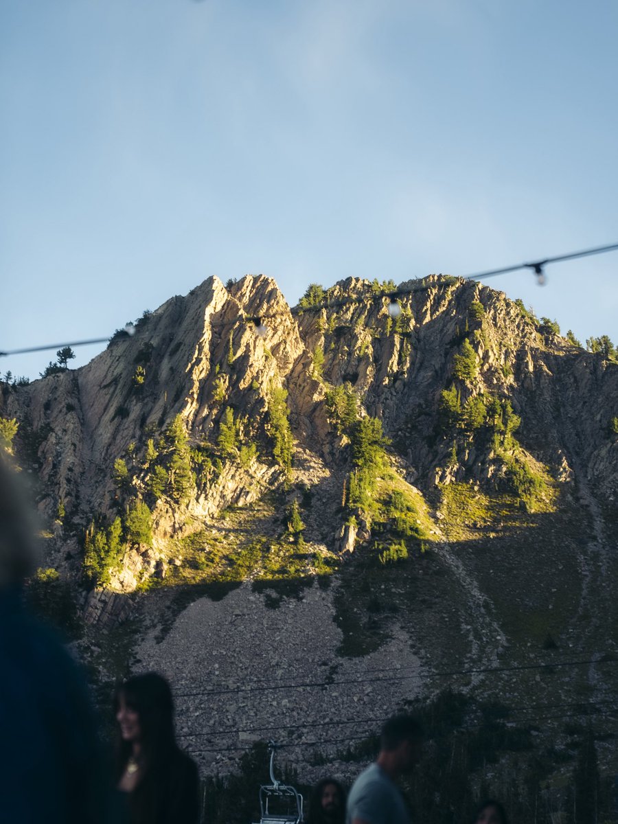 SnowbasinResort's tweet photo. LAST Sunset Social of the year is THIS THURSDAY!!🗣️🚨🌄

Come up and join us for one final, post-work hurrah as that golden light glimmers across our favorite mountain faces.

Cheers to yet another amazing Sunset Social season. We’ll see you Thursday!🥂💙 https://t.co/gNCRYyyTV1