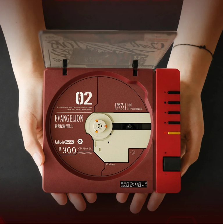 GadgetHyper's tweet photo. New Arrival: Evangelion × BilibiliGoods Asuka CD Player

Something a little different just landed at GadgetHyper.

Inspired by Asuka and EVA-02, this RECORD Series CD player mixes a collectible Evangelion design with a modern setup for actually listening to your music.

It supports CD / CD-R / CD-RW, MP3 & WAV playback, plus Bluetooth 5.3, 3.5mm and optical audio.

Built-in battery, up to 6 hours of playback.

$159.99

For Evangelion fans who still like owning their music physically, this one is pretty hard to ignore.

https://t.co/6CArMJIrtX

#Evangelion #Asuka #AnimeMerch #CDPlayer