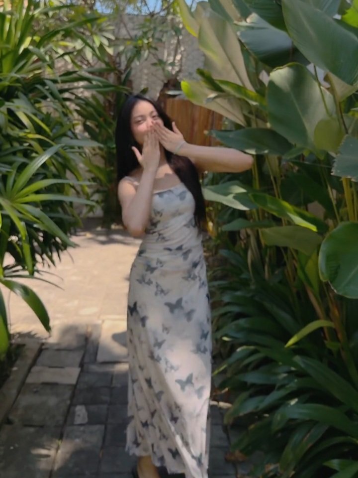 lakeyouo's tweet photo. GUA GAK KUATT BANGET NGELIAT CARMEN &amp; JUUN PAKE LONG DRESS GINI https://t.co/CkBj6Rk99H