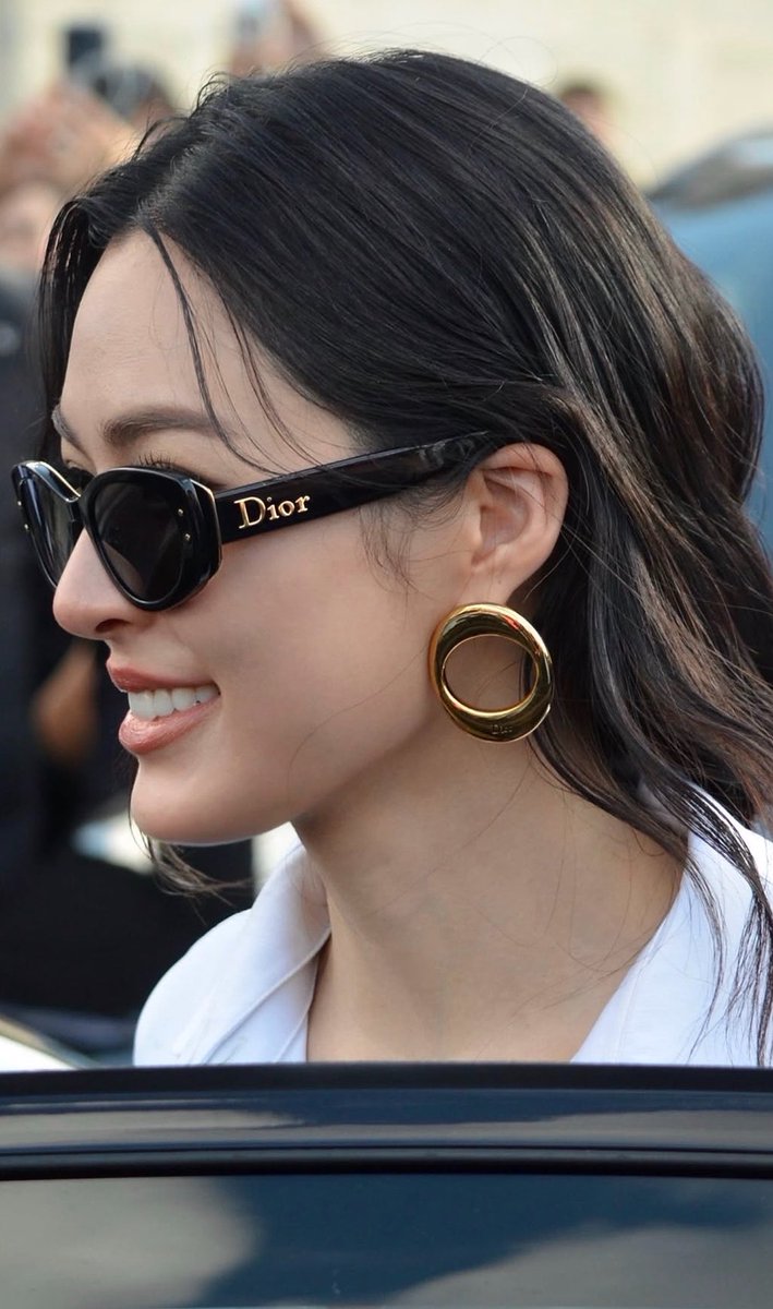 summertimediary's tweet photo. (⌐■◡■) 𝐃𝐢𝐨𝐫

LINGORM BA DIOR AT PFW #DiorSummer27xLingOrm
#LinglingKwong #LingOrm #Dior 
#DiorSummer27 #PFW https://t.co/x0hsPVmYSA