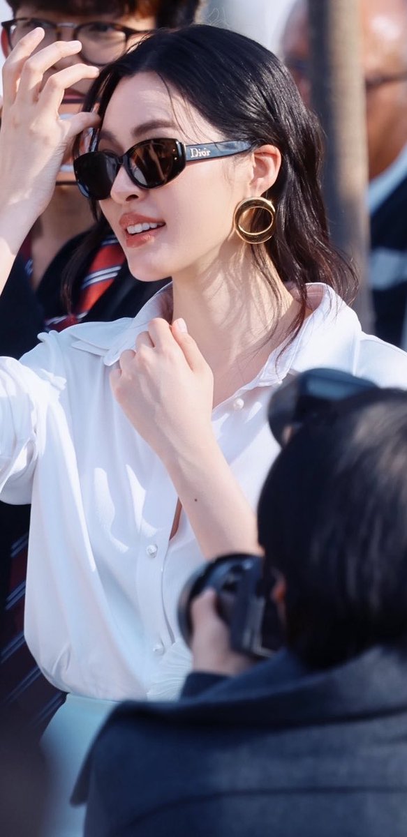 summertimediary's tweet photo. (⌐■◡■) 𝐃𝐢𝐨𝐫

LINGORM BA DIOR AT PFW #DiorSummer27xLingOrm
#LinglingKwong #LingOrm #Dior 
#DiorSummer27 #PFW https://t.co/x0hsPVmYSA
