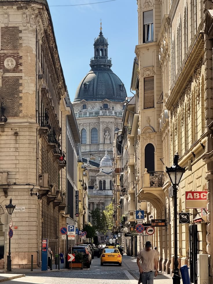 reminiscinbby's tweet photo. Budapest, Hungary https://t.co/RwCxfondLO
