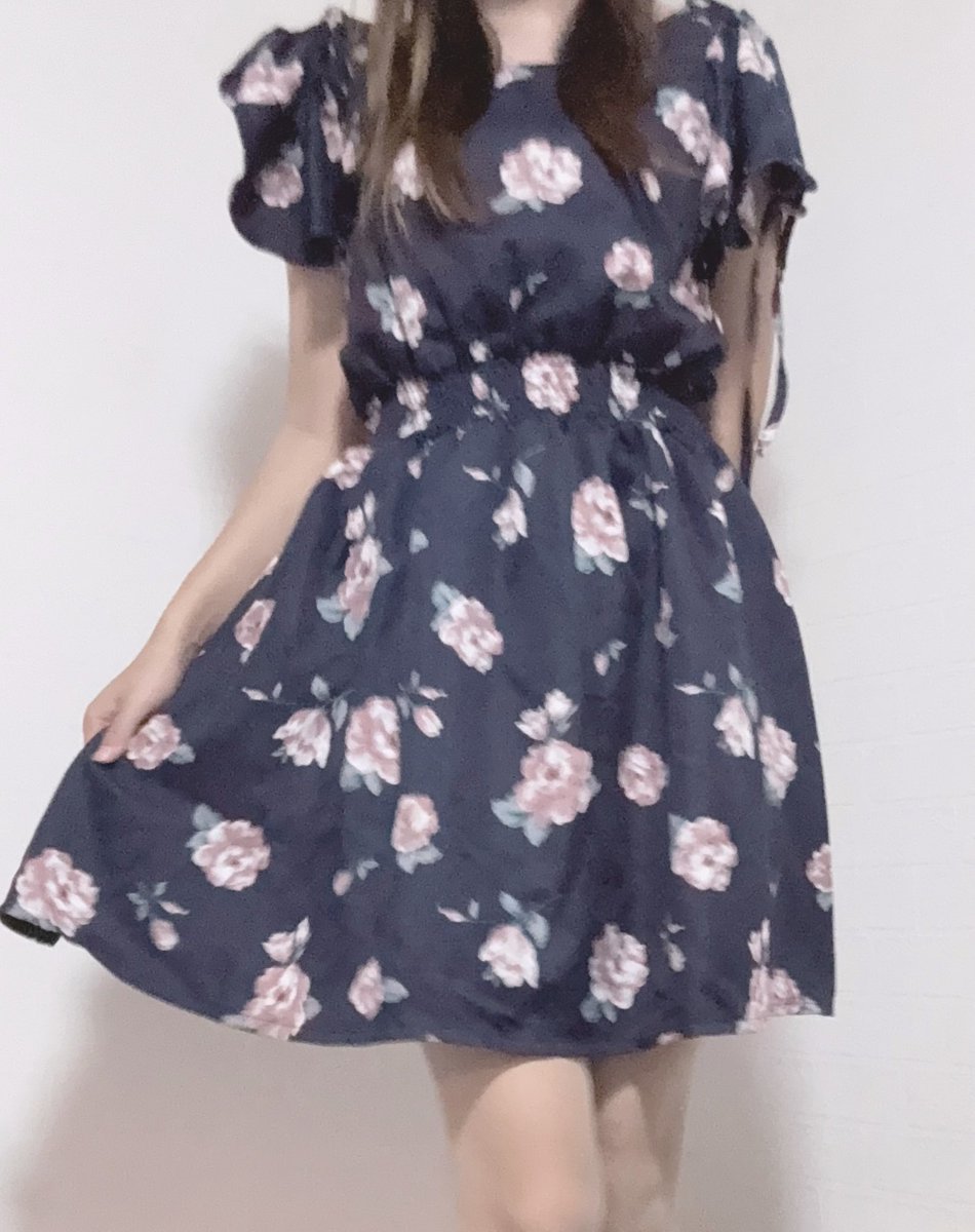 nashiko_rin_'s tweet photo. 花柄ワンピ私服4点セット
送料手数料込5999円！

通常 2点セット送料込4000円

今回 4点セット 5999円！

ワンピース3点、ストッキング1点
計4点の大変お得なセットです🎶

私服1セットのみ着用無料🫶

香水ふりかけ無料サービス付き🙆‍♀️

 #私服売ります https://t.co/jFvSyCxlZ9