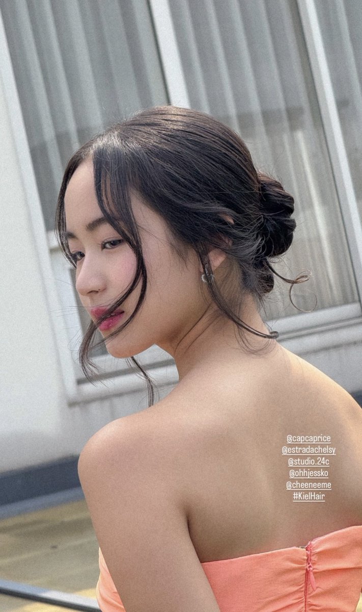ultjoniean's tweet photo. GRABENG VISUALS YAN CAPRICE 🧎🏻‍♀️

#CapriceCayetano https://t.co/1xG8V1vMas