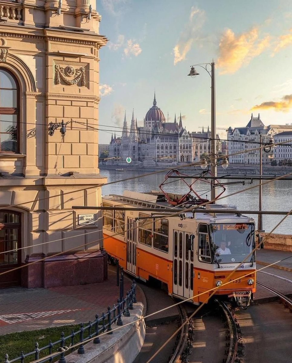 reminiscinbby's tweet photo. Budapest, Hungary https://t.co/RwCxfondLO