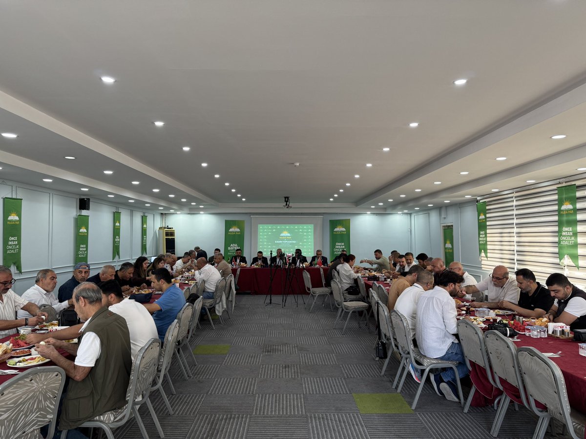 HudaParBatman's tweet photo. Basınımızla kahvaltı programında bir araya geldik.

Batman’ımızın gündemini, sorunlarını ve geleceğini samimi bir ortamda değerlendirdik.

Katılım ve güzel sohbetleri için tüm basın mensuplarımıza teşekkür ediyoruz. https://t.co/KOijCRZUQO