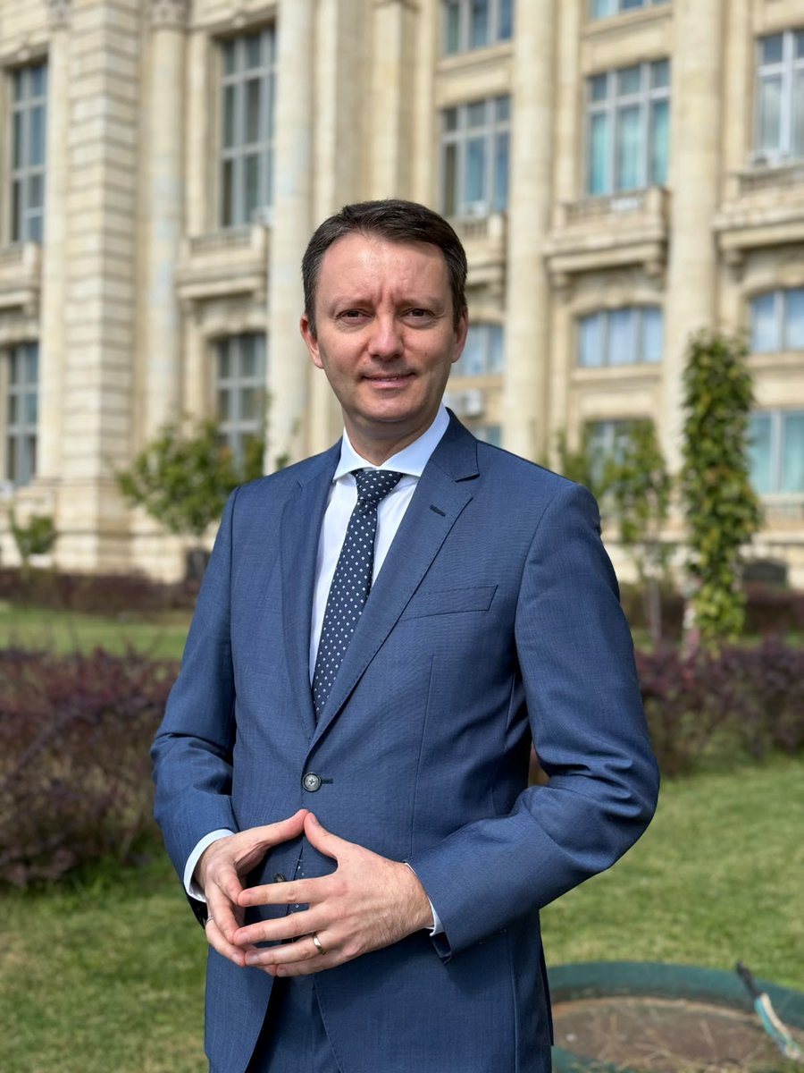 SMuresan's tweet photo. Arrived at the Romanian Parliament. I will present our vision for #Romania and our proposed Cabinet today at 13:00 local time. https://t.co/qyGTi1nfCY