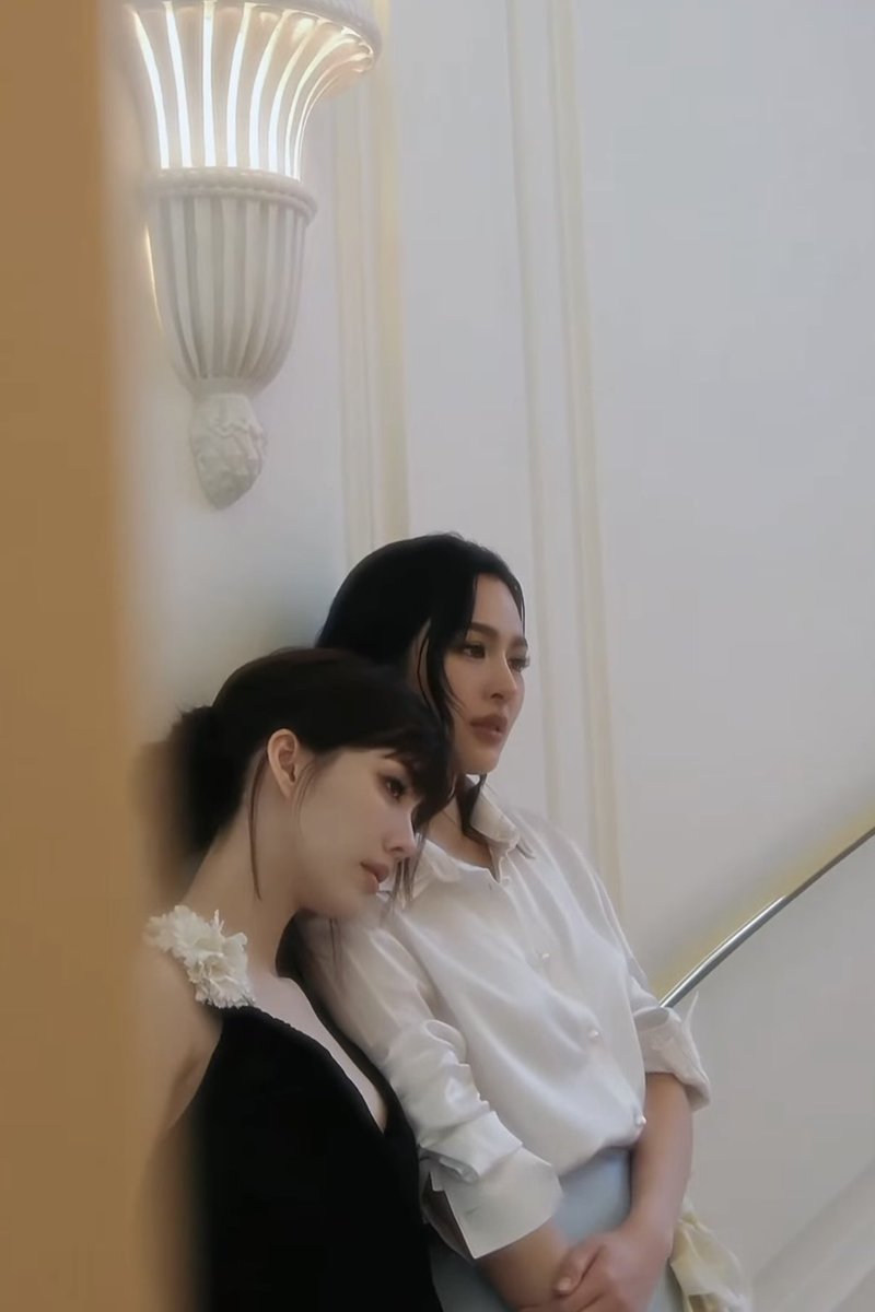 LingOrm_BH's tweet photo. LingOrm × Dior — โมเมนต์ที่สวยงามในวันนี้ และความทรงจำที่งดงามสำหรับวันข้างหน้า✨

LINGORM BA DIOR AT PFW
#DiorSummer27xLingOrm
#LinglingKwong #OrmKornnaphat
#LingOrm #Dior #DiorSummer27 #PFW https://t.co/X3i8jG6cCF