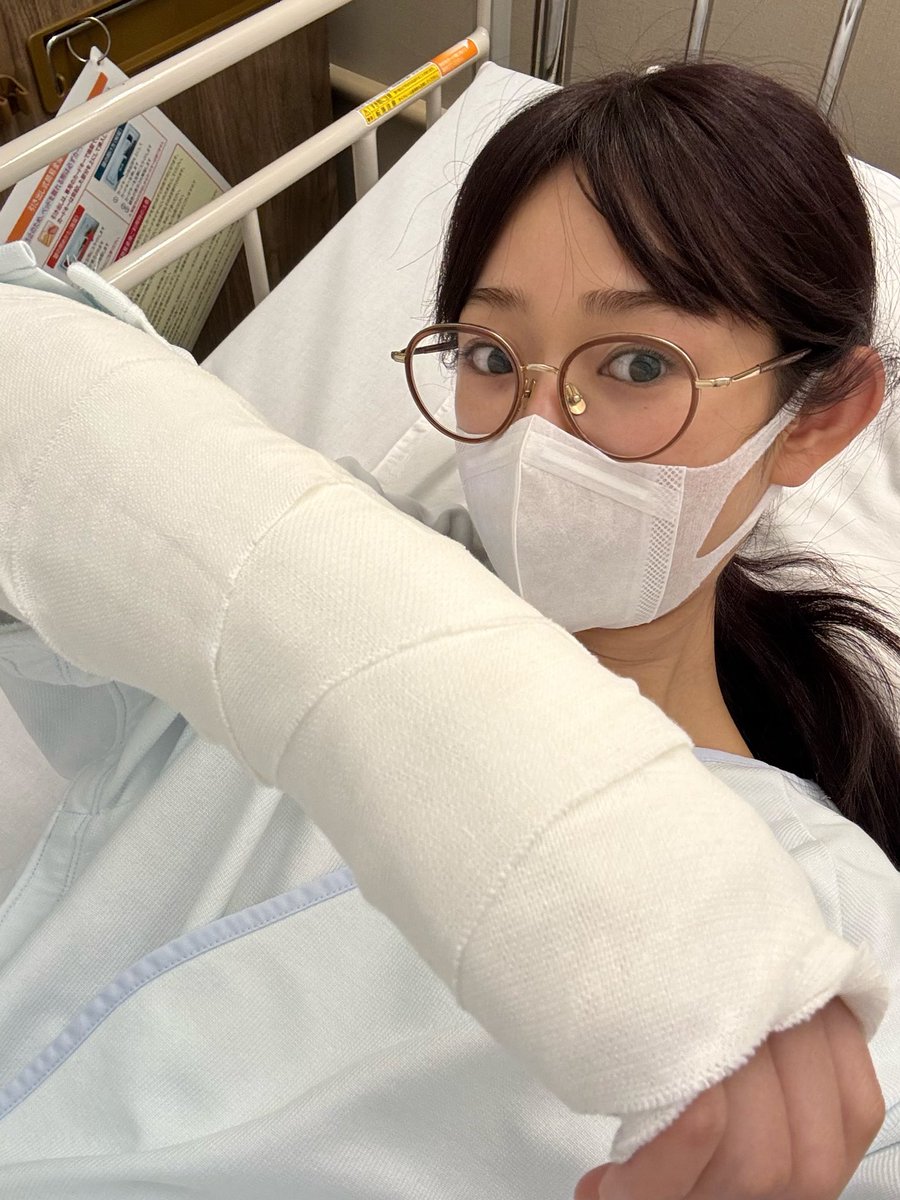 0714_lovelys's tweet photo. 骨折をして半年が経ちましたが
ようやく握力も元に戻ってきました！
来年の2月にボルト🔩とネジ4本抜きます！ https://t.co/RCIXKMb3GC
