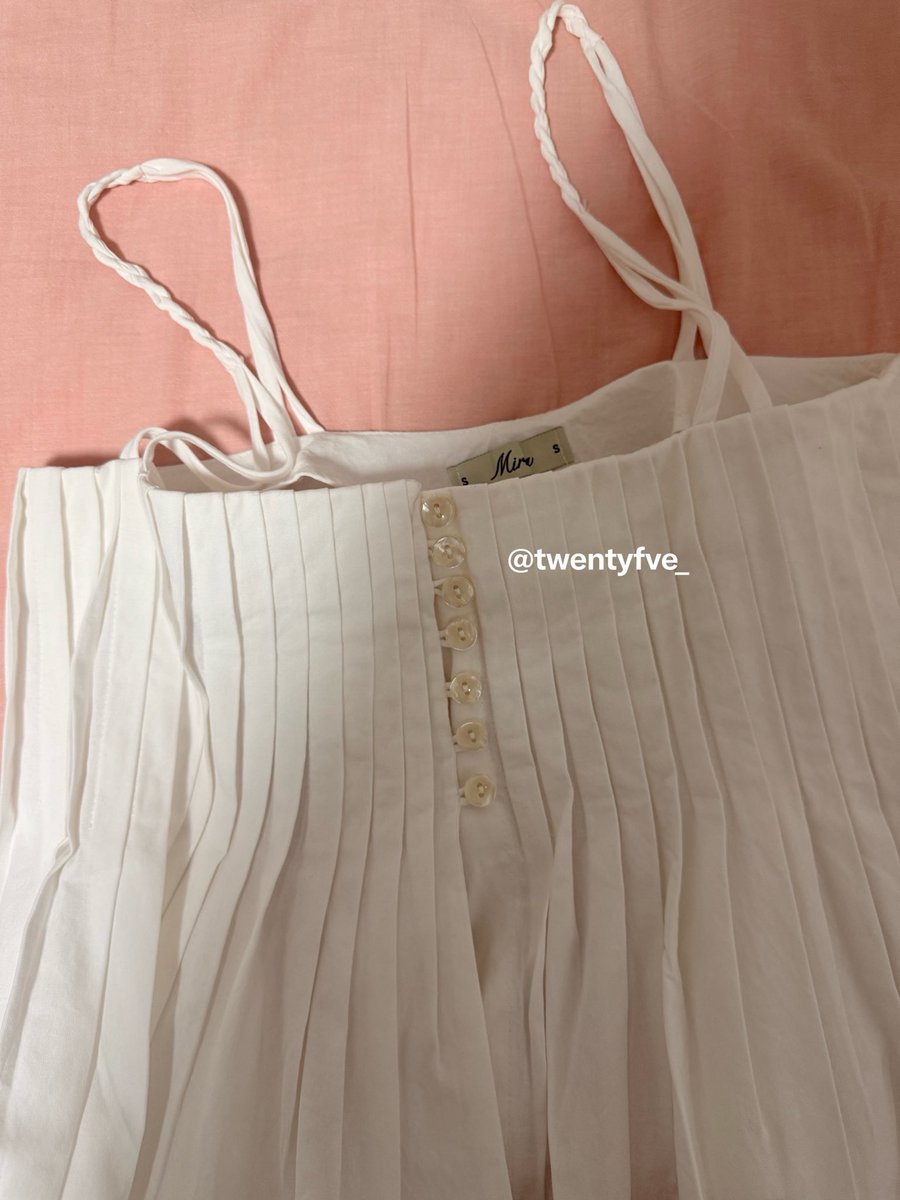 twntyfve_'s tweet photo. ส่งต่อสายเดี่ยว mirabangkok size s 450 รวมส่ง (จาก1290) เคยใส่ครั้งเดียวเท่าน้ัน noตำหนิ ใหม่มากๆ พตdm ได้ค่ะ #ส่งต่อเสื้อผ้า #ส่งต่อเสื้อผ้ามือสอง #mirabangkok https://t.co/A9M3RHDgoQ
