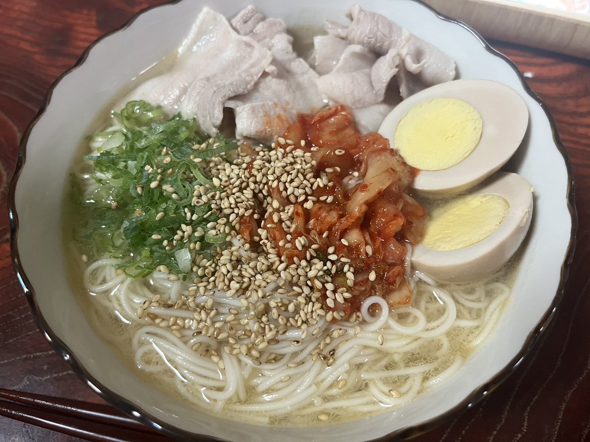 38Umi00's tweet photo. 夏終わるしと思ってそうめん使い切った
煮玉子だるくて買ってきたやつやけど
自分で作った方が絶対美味かった…🥚

冷麺風そうめん♡美味でした腹パン https://t.co/Ffg8ZhxWNE