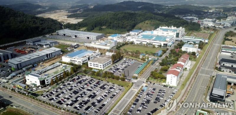 HeddaMacDonald5's tweet photo. Nearly $5 billion! Listed giant boosts AI server FC-BGA capacity...https://t.co/CtEUuy4McU
#SamsungElectroMechanics #FCBGA #AIservers #Semiconductor #PackageSubstrate #AIChip #AdvancedPackaging #HPC #ABF #PCB https://t.co/5yYOw1D54w