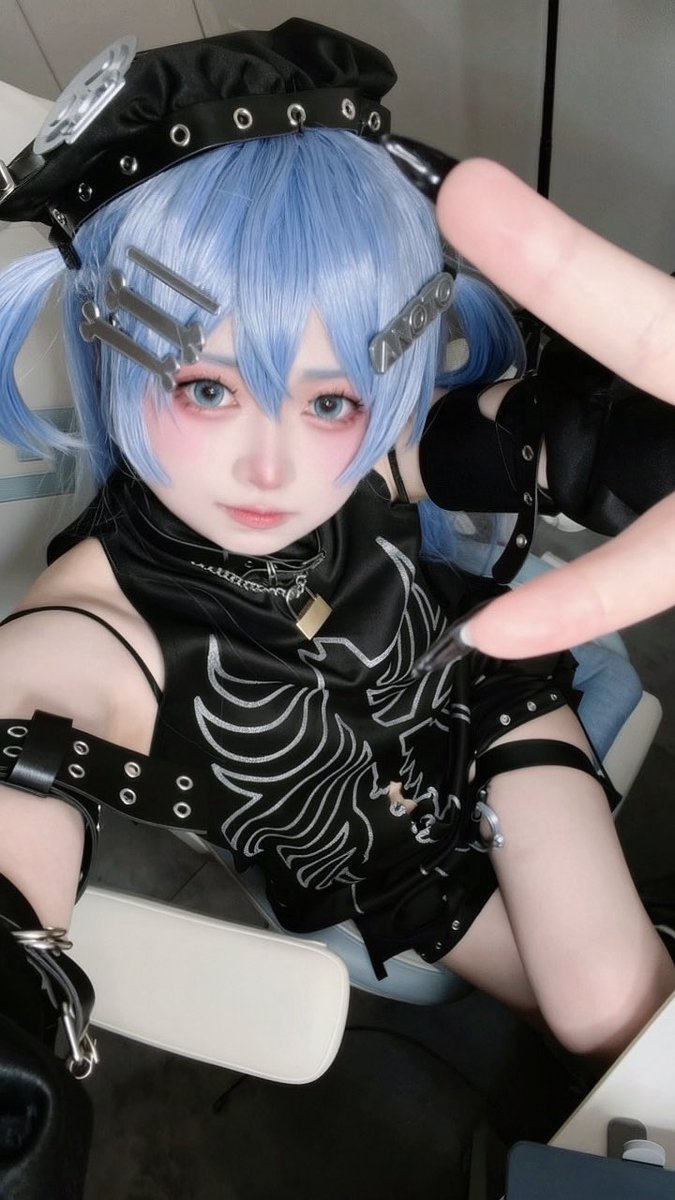 hinata_cos_00's tweet photo. 夜乃くろむ 💀⛓️
 #cosplay https://t.co/X5a08IgOyd