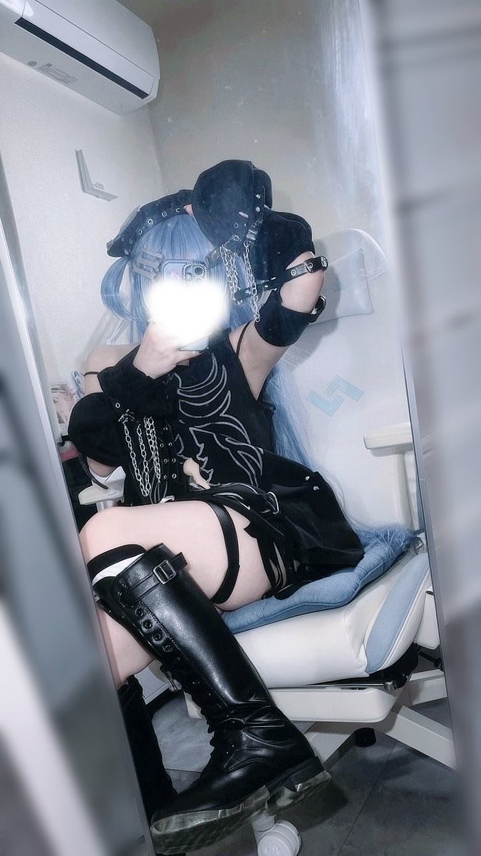 hinata_cos_00's tweet photo. 夜乃くろむ 💀⛓️
 #cosplay https://t.co/X5a08IgOyd