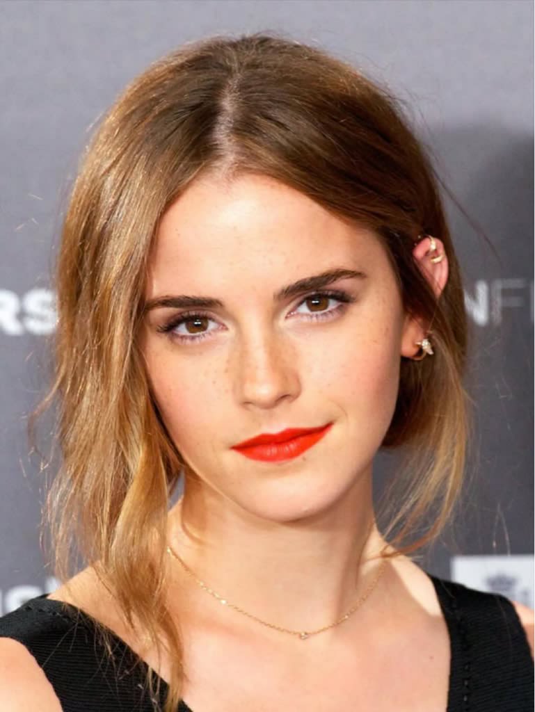 EmmaWatsonunwk's tweet photo. Describe me innn 1 word.. but be nice 💛 🌺🌺.. https://t.co/BBQDvFulKK