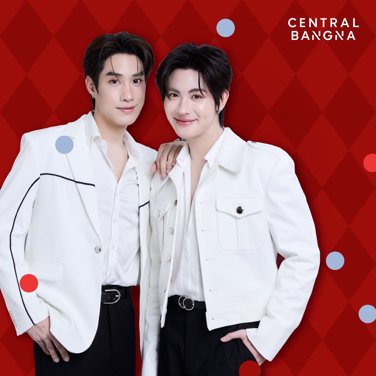 Central_Bangna's tweet photo. 🎅🏻🎁 คริสต์มาสปีนี้... ซานต้านัดเจอที่เซ็นทรัล บางนา พร้อม ‘เติ้ล - เฟิร์สวัน’ 💚💗

ต้อนรับเทศกาลแห่งความสุข ชวนติดฝนมาร่วมเปิดไฟต้นคริสต์มาสสุดยิ่งใหญ่  พร้อมโมเมนต์สุดเอ็กซ์คลูซีฟกับ เติ้ล - เฟิร์สวัน ที่จะมาเติมความฟินให้อบอุ่นหัวใจ🎄✨

🪄พิเศษ! เพียงช้อปหรืออิ่มอร่อยภายในศูนย์ฯ ก็มีสิทธิ์ลุ้นรับความเอ็กซ์คลูซีฟแบบใกล้ชิด

🎁 ทานหรือช้อปภายในศูนย์การค้าครบทุก ๆ 1,500 บาท / ต่อใบเสร็จ 
รับ 1 สิทธิ์ลุ้น LUCKY SEAT 

💫 DOUBLE YOUR CHANCE 
ทานหรือช้อปจากร้านค้าที่ร่วมรายการครบตามเงื่อนไข รับสิทธิ์ลุ้น
LUCKY SEAT x2 

🌟ยังมีสิทธิ์ลุ้นกิจกรรมพิเศษ 
📸 Exclusive Photo 10 สิทธิ์ 
👋 Hi-Bye Session 25 สิทธิ์ 
💌 Special Signed Postcard 25 สิทธิ์ 

📅 ระยะเวลาร่วมลุ้นกิจกรรม วันที่ 1 - 31 ตุลาคม 2569
🔖ประกาศรายชื่อผู้โชคดี 
วันที่ 3 พฤศจิกายน 2569

🎄พบกันในงาน 7 พฤศจิกายน 2569 
🕒 เวลา 18:00 น. เป็นต้นไป 
 📍ที่ชั้น 1 เซ็นทรัล บางนา

#NewCentralBangna  
#CentralBangna #LightUpTheChristmasTree2027
#CentralBangnaxTleFirstone
#TleFirstone