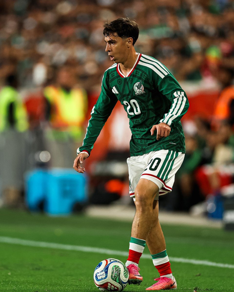 AZAlkmaar's tweet photo. 🇲🇽 Mateo is the Man of the Match!

🙌 Mateo Chávez played for Mexico in the 1-1 draw with Peru, earning Man of the Match honours!

#AZAlkmaar #SomosMexico #TheFutureIsOurs https://t.co/JJLdLWyuMn