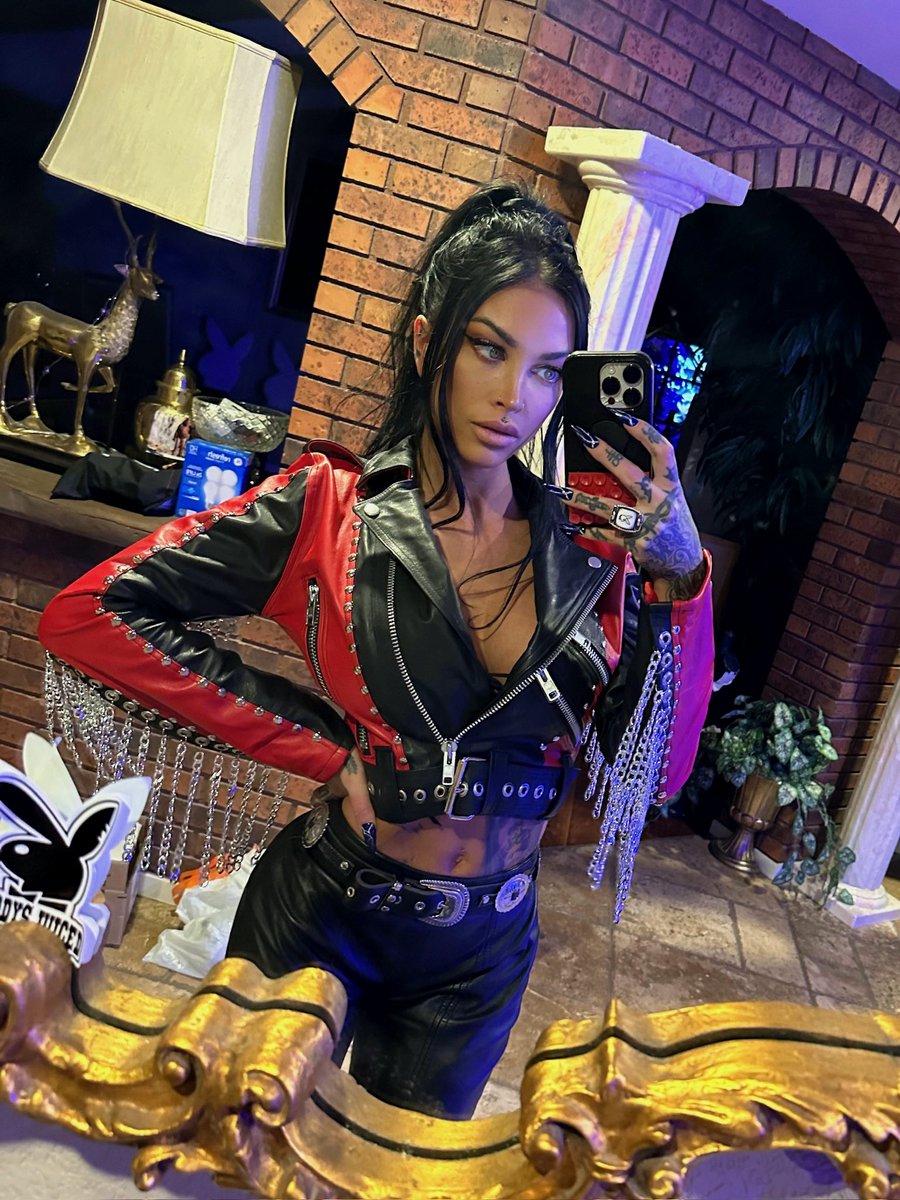 saniamllry's tweet photo. I might have a new favorite outfit https://t.co/HS3CvFUebW
