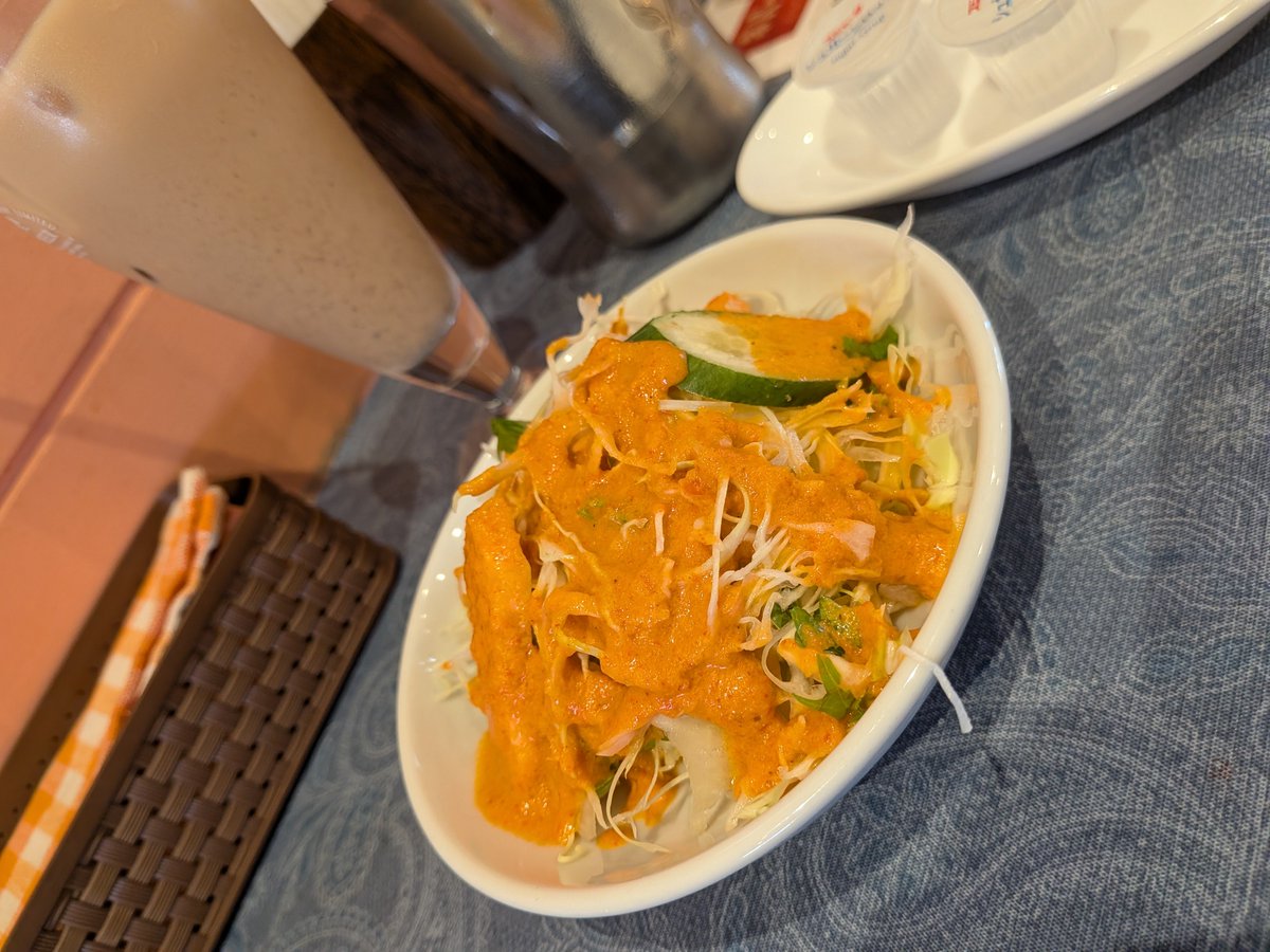yset0's tweet photo. 本日のランチはパームシティ前にあるインド料理カラシュさんでＢランチをいだきました。デカいナンおかわり自由だおなかいっぱい！ https://t.co/ATFPLM3ZIW
