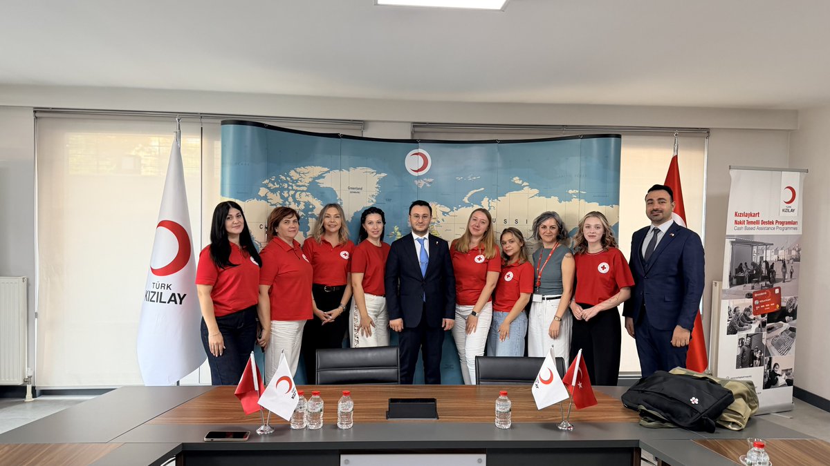 RedCrossUkraine's tweet photo. 🇹🇷 Ukrainian Red Cross specialists visited #Türkiye to exchange experience in operating and developing Community Centers, including volunteer management, needs assessment and adapting services during emergencies. #CommunityCenters #HumanitarianAction 🤝 @Kizilay https://t.co/qqQBvlPr50