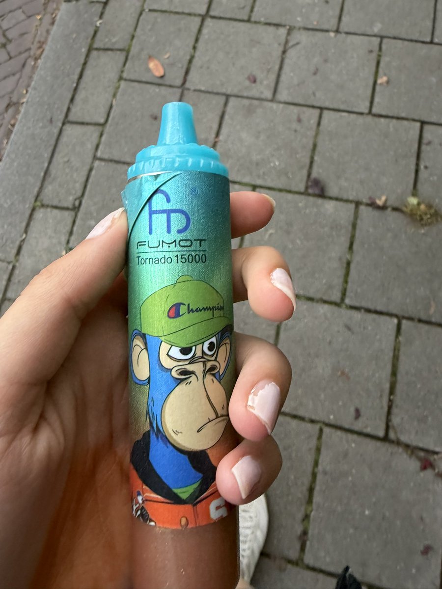 elioraslova's tweet photo. What has my life come to? I used to smoke cigarettes and drink coffee the natural way https://t.co/a5JsjyMmjF