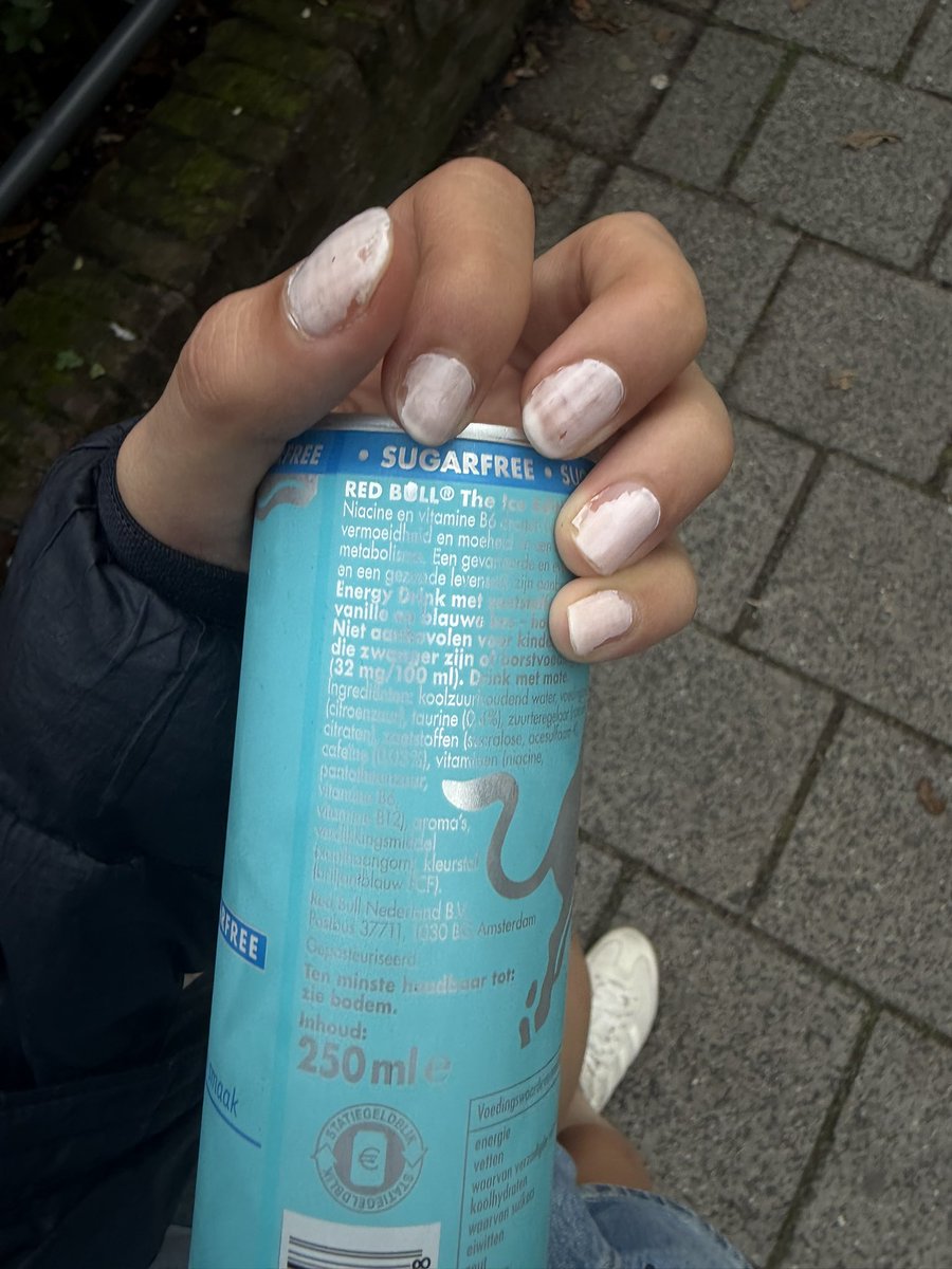elioraslova's tweet photo. What has my life come to? I used to smoke cigarettes and drink coffee the natural way https://t.co/a5JsjyMmjF
