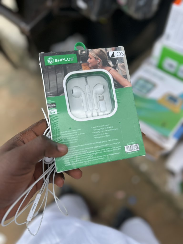 JeffdeyCraze's tweet photo. I bought this earpiece for 25k this morning at one phone accessories shop..

Idc if they’ve cheated me but my aura is back😉 https://t.co/IpaoSqtLjo
