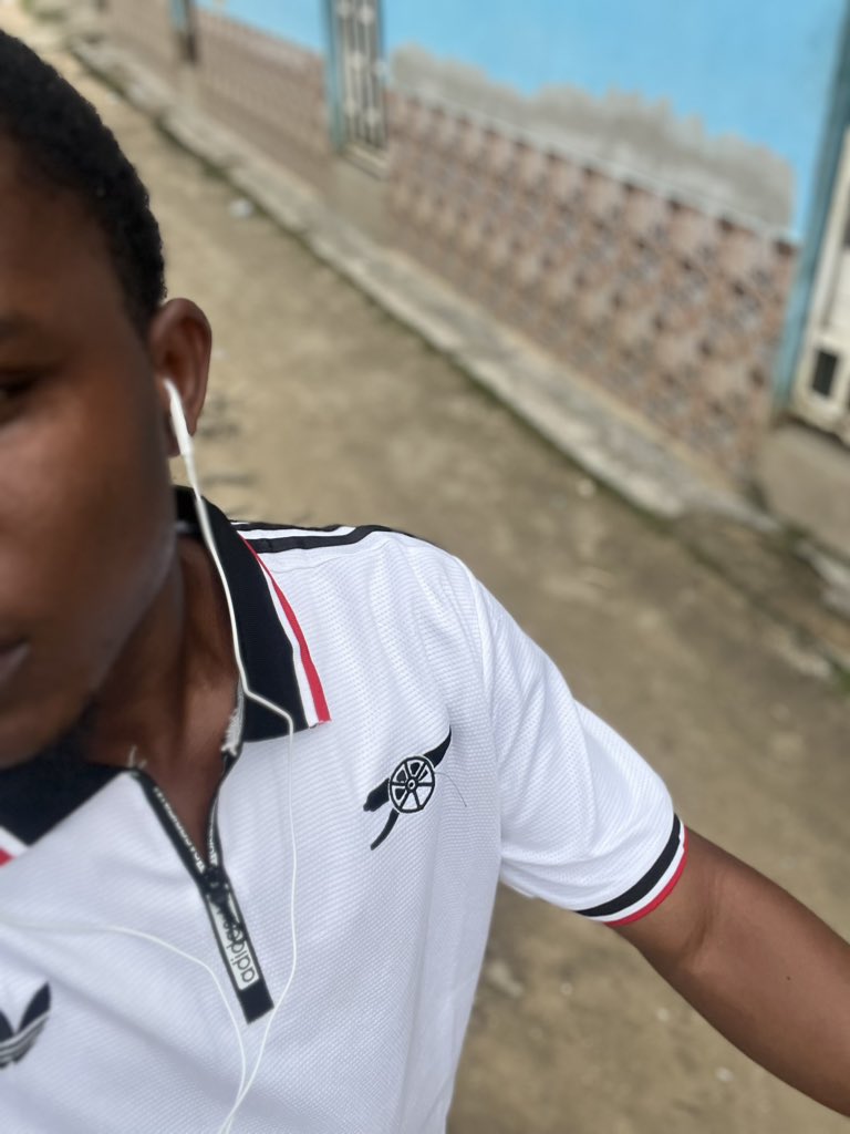 JeffdeyCraze's tweet photo. I bought this earpiece for 25k this morning at one phone accessories shop..

Idc if they’ve cheated me but my aura is back😉 https://t.co/IpaoSqtLjo