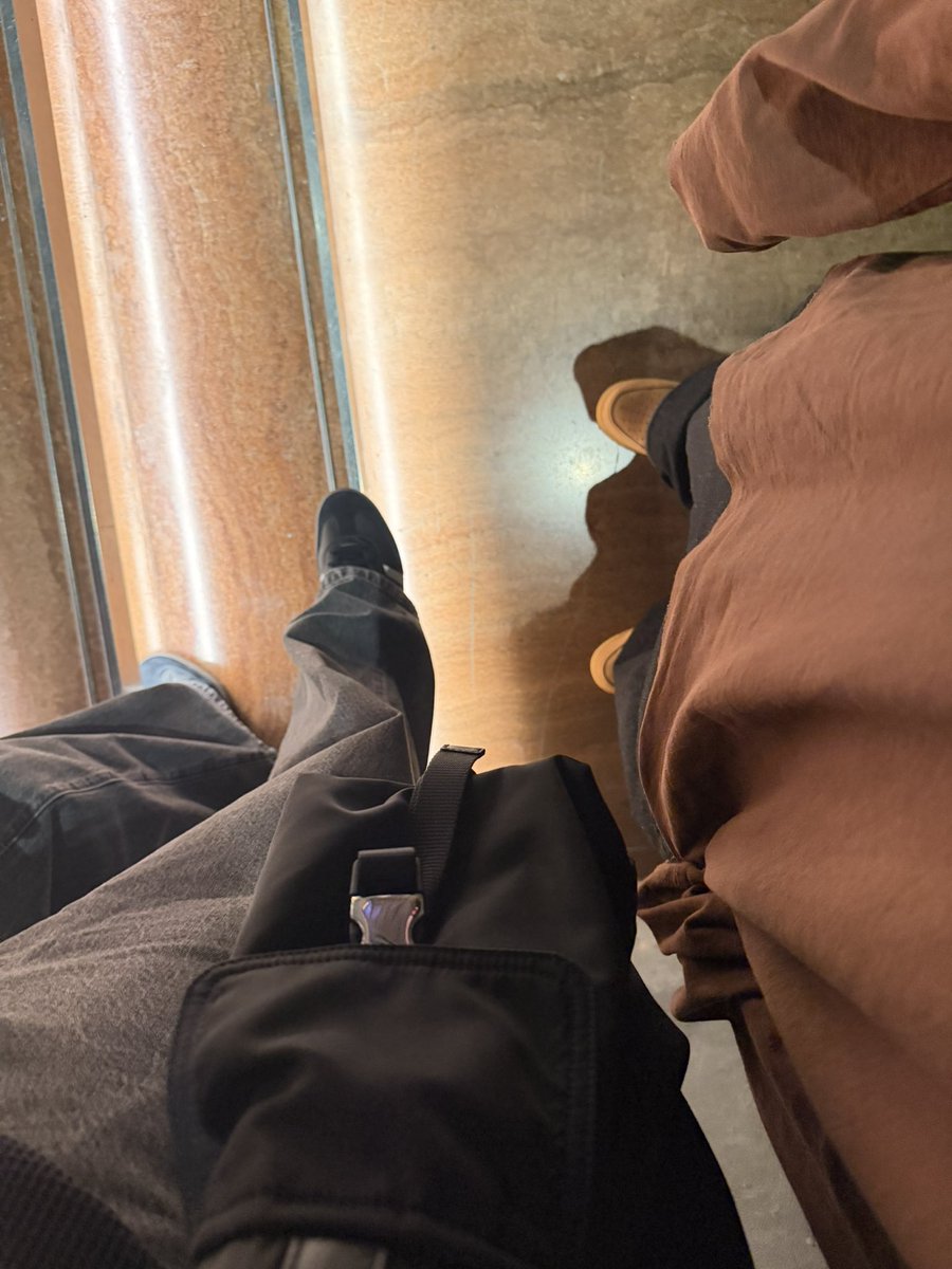 JARUKiTzX96's tweet photo. 🍁🤟🏻
#TOPTAPJarukit https://t.co/NHDCkeNpHz